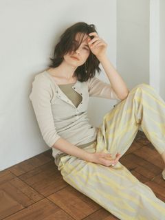 ヘンリーネックエアリートップス - GREIGE