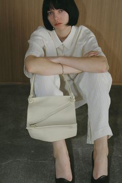 ITTI×MANOF HERRIE BOX BAG IVORY - ボックス型ショルダーバッグ / クラッチバッグ