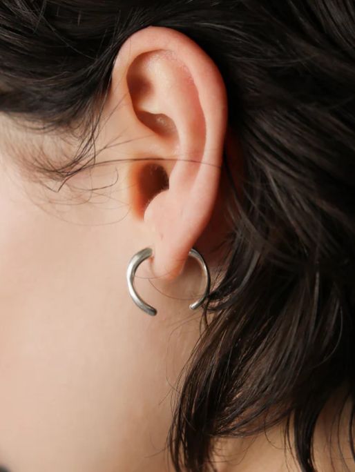 【両耳用】ワープピアス SV シルバー シンプル デザイン ユニセックス アクセサリー