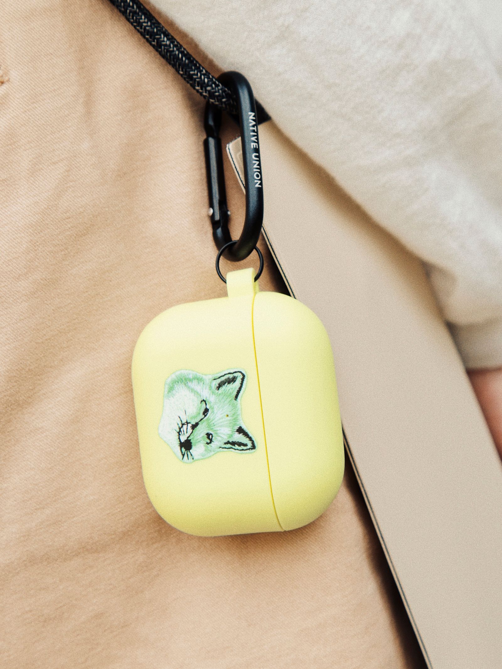 MAISON KITSUNE Air pods case イエロー