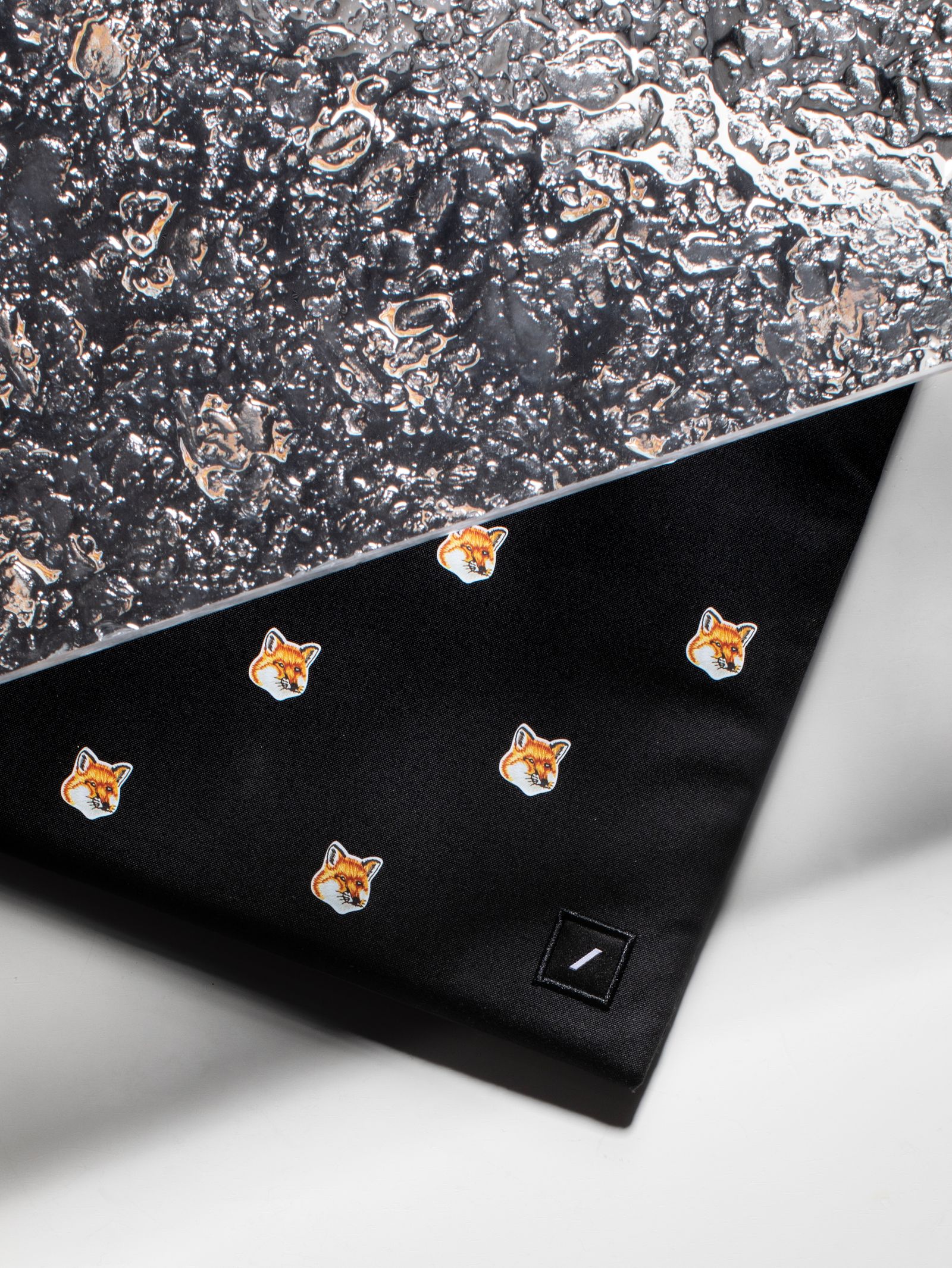 MAISON KITSUNÉ - メゾンキツネ ラップ トップケース - ALL OVER MAISON KITSUNÉ - メゾンキツネ ラップ トップケース - ALL OVER