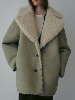 リバーシブルムートンミドルコート -  LIGHT KHAKI