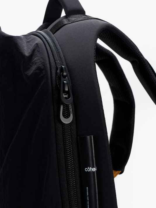 Isar M SMOOTH BLACK - イザール バックパック / リュック