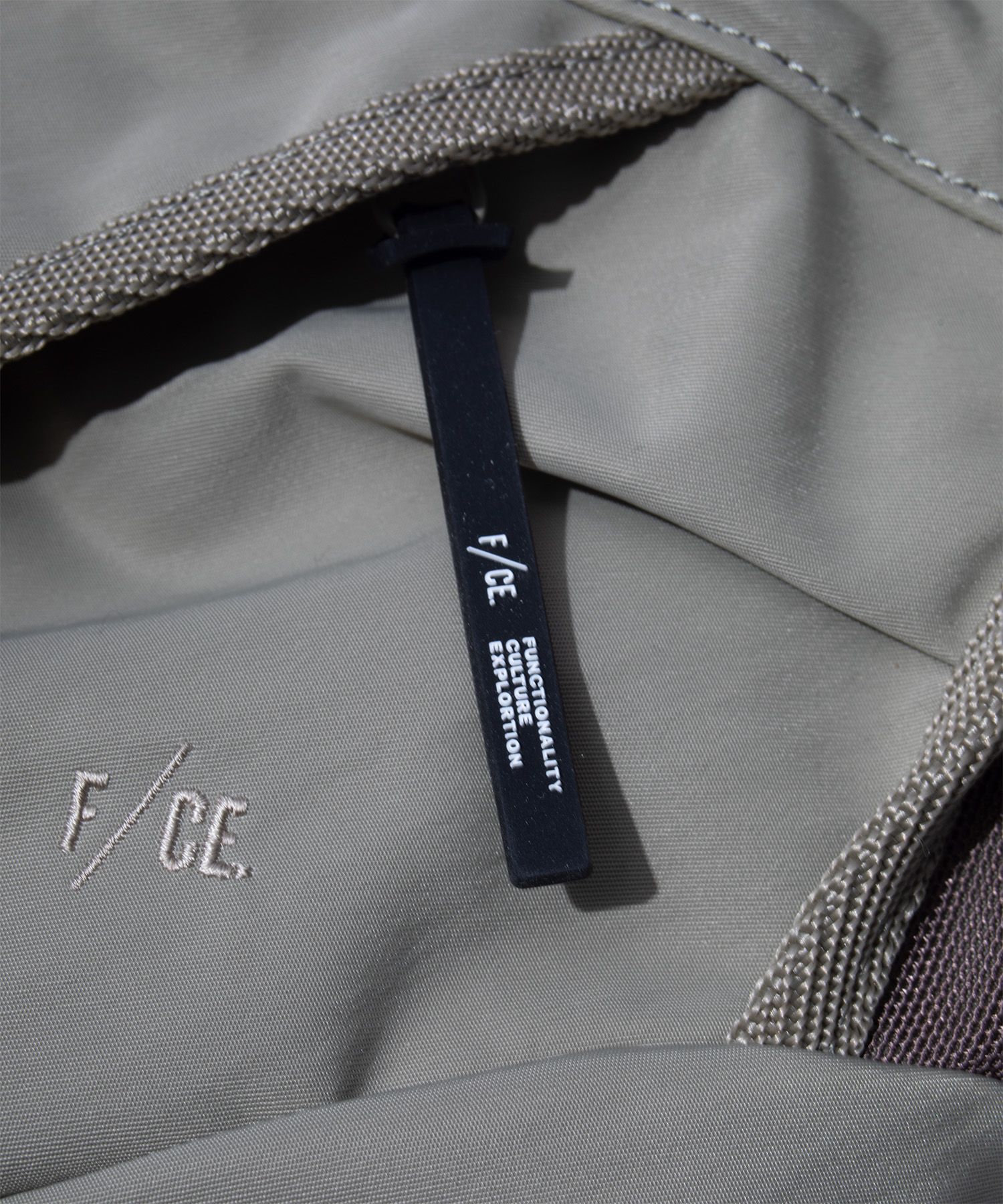 EXTURED TWILL 2 WAY SHOULDER TOTE / エフシーイー テクスチャード ツイル 2ウェイ ショルダー トート（BEIGE）