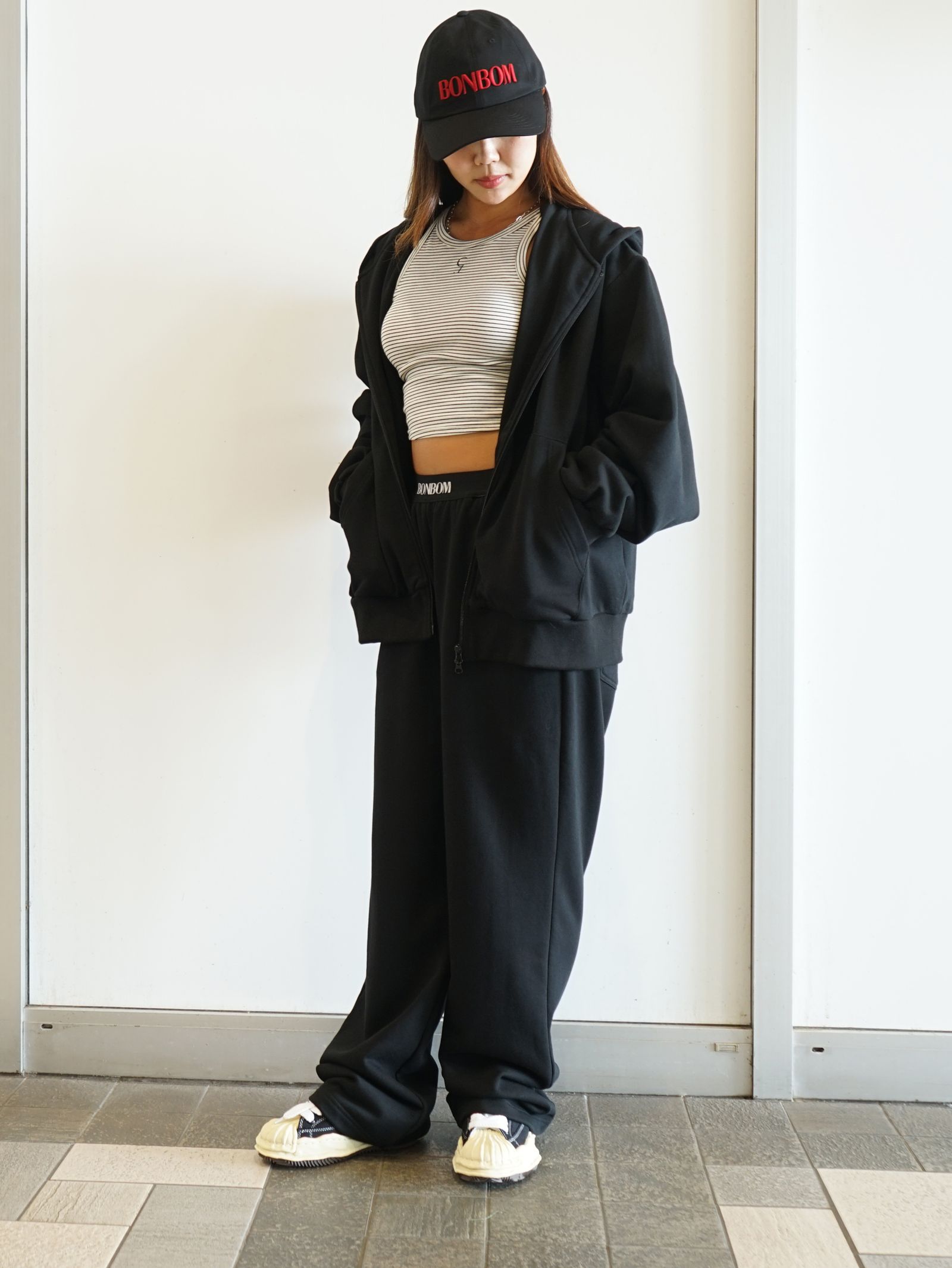 レッドロゴ ジップアップパーカー  -  BLACK