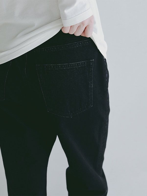 ハイライズストレートデニム (ブラック）