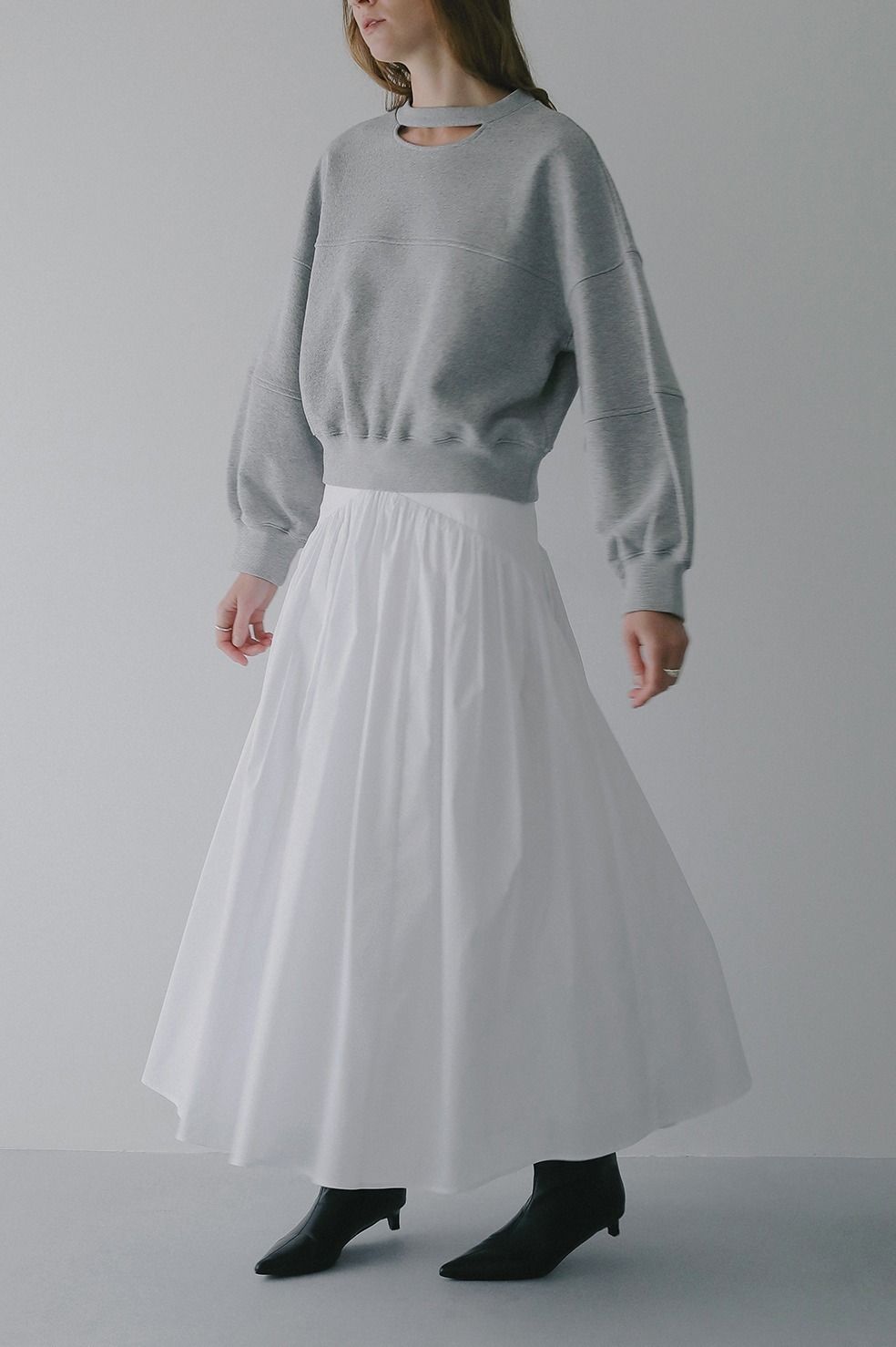 ネックデザインスウェット - MOON SLIT SWEAT TOPS (GREY)