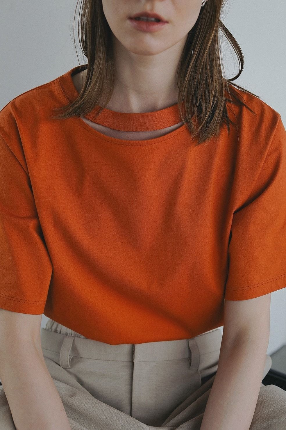 スリットネックトップス - SLIT NECK CUT TOPS - ORANGE