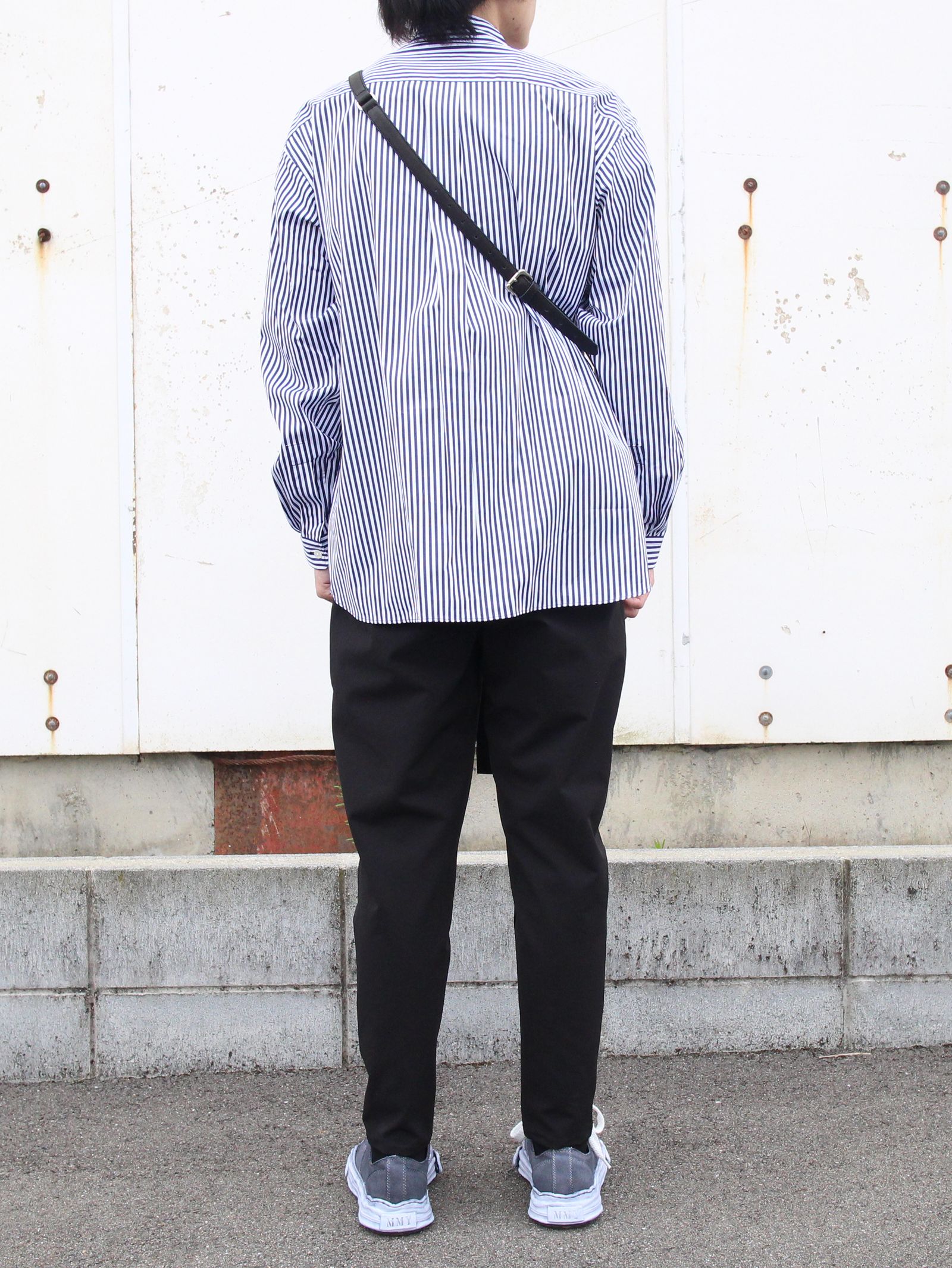 STRIPE T.M. BAND COLLAR L/S SHIRT - NAVY STRIPE
