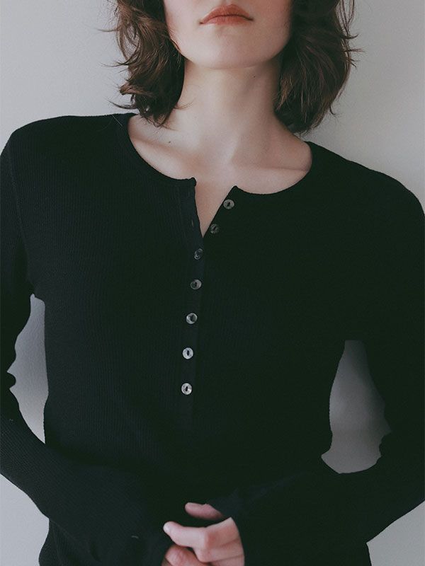 シアーワッフルヘンリーネックプルオーバー （BLACK)