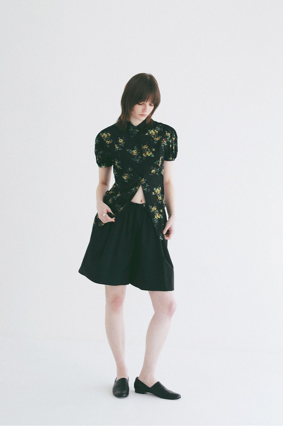 チュールフローラルシャツ - FLOWER SIDE HOLE SHIRTS (BLACK)