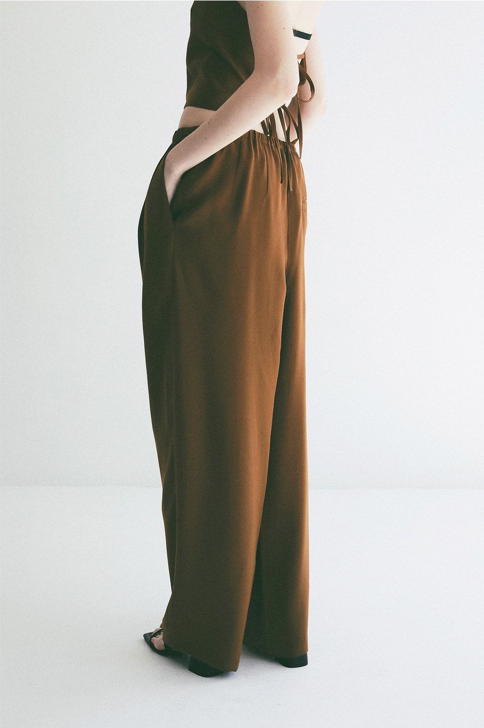 ドローストリングルーズタックパンツ - DRAWSTRING LOOSE TUCK PANTS (BROWN)