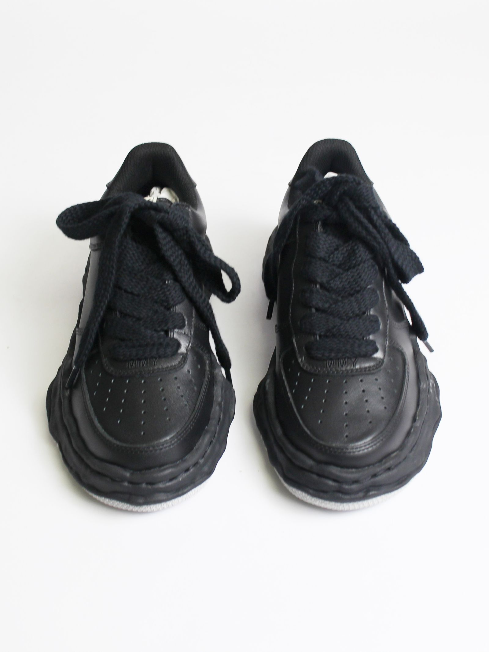 "WAYNE" OG Sole Leather Low-top Sneaker  A07FW702 - BLACK × BLACK