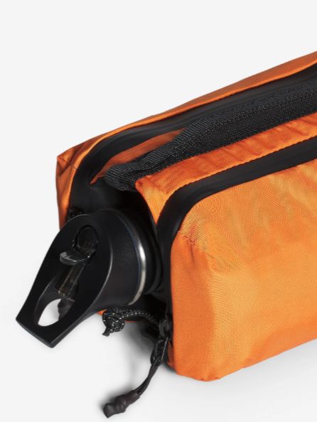 【Topologie / トポロジー】ミディアム ボトル サコッシュ 500〜1000ml対応 Marigold red