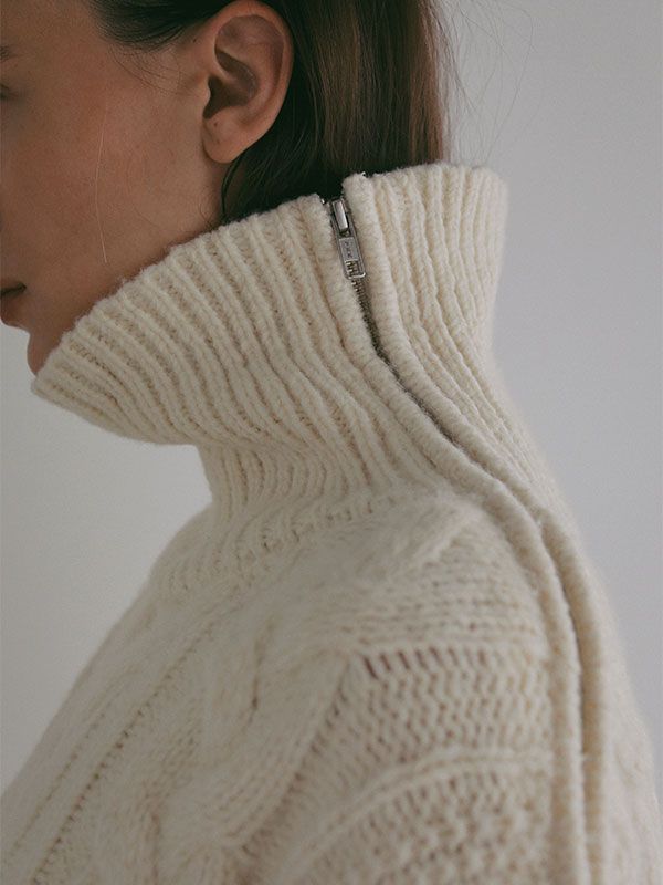 ハイネックケーブルニットプルオーバー （OFF WHITE)