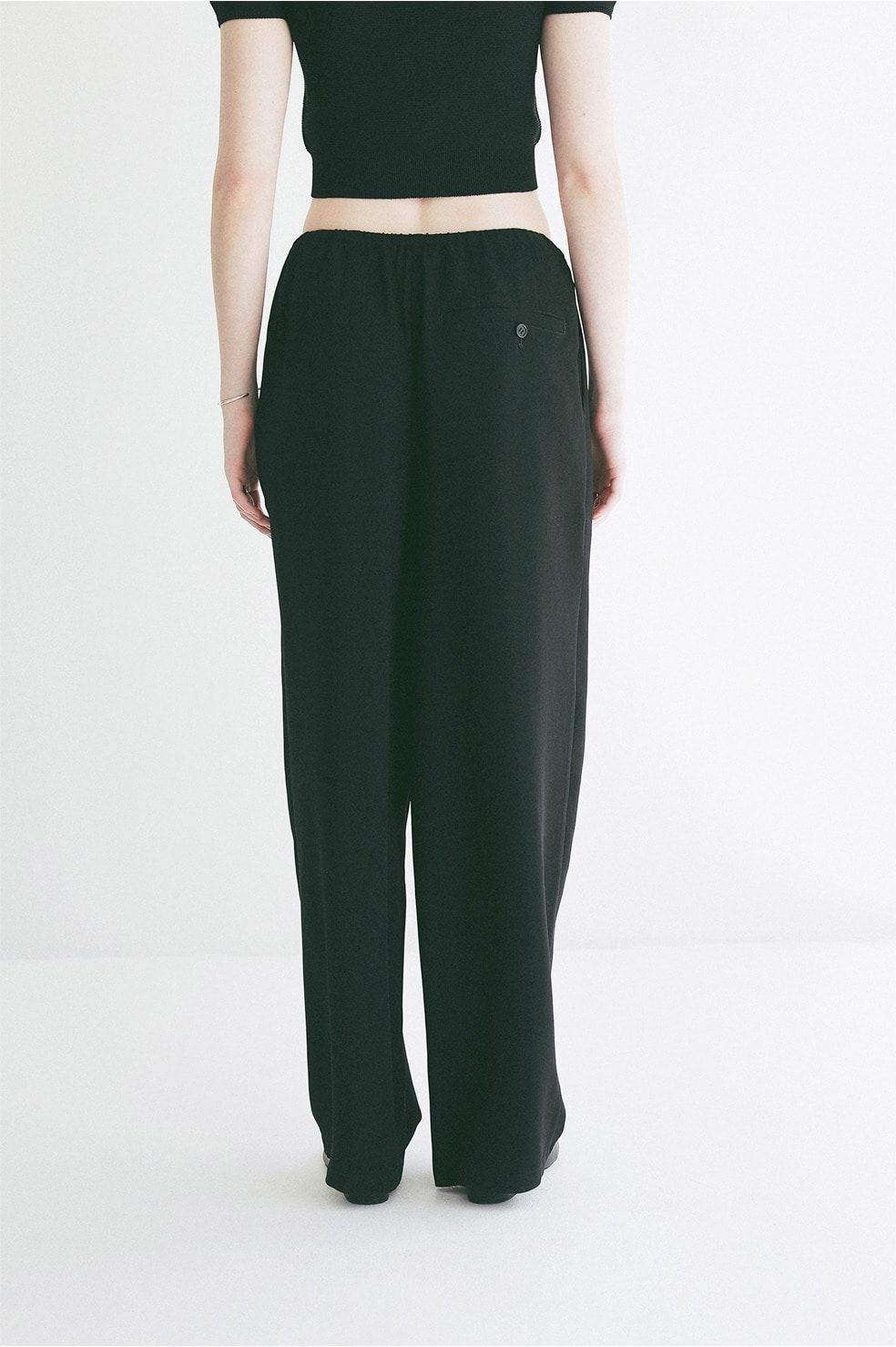 ドローストリングルーズタックパンツ - DRAWSTRING LOOSE TUCK PANTS (BLACK)