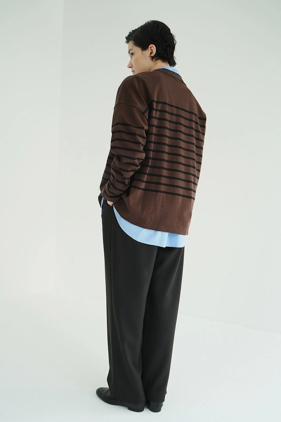 ヘンリーネックデザイントップス - WIDE HENRY NECK BORDER TOPS (BROWN)