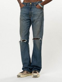 ディストレスド スリム ブーツカット デニム パンツ - Distressed Slim Bootcut Denim Pants (INDIGO)