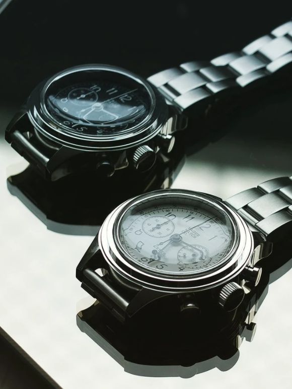 VAGUE WATCH CO. の人気モデルにステンレスベルトシリーズが登場。