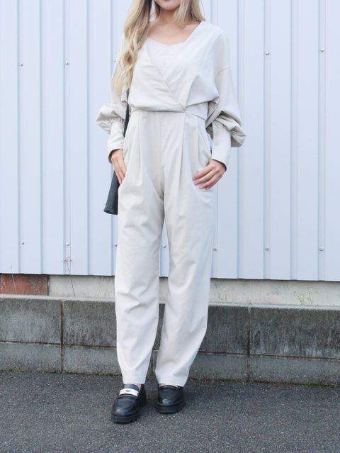 女性らしいデザイン CLANEのカシュクールオールインワン
