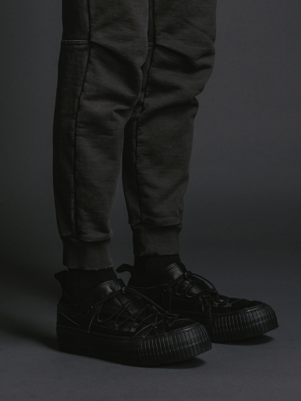 ローカット スニーカー - BLACK