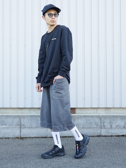 アクティブ＆モードに。サロモンを主役にした都会派アスレジャースタイル