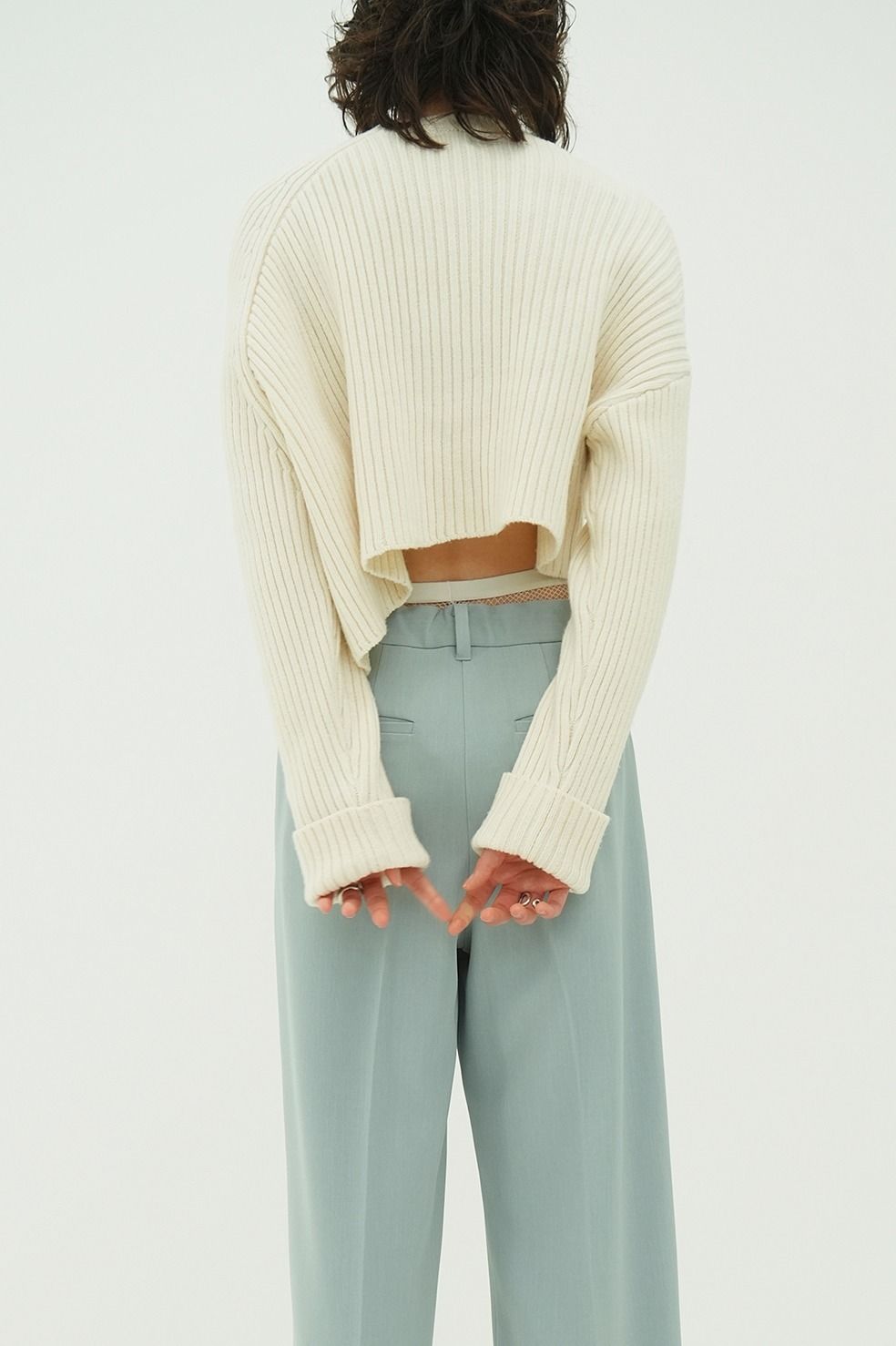 アシンメトリーショートニットトップス -  ASYMMETRY WIDE SHORT KNIT TOPS (IVORY)