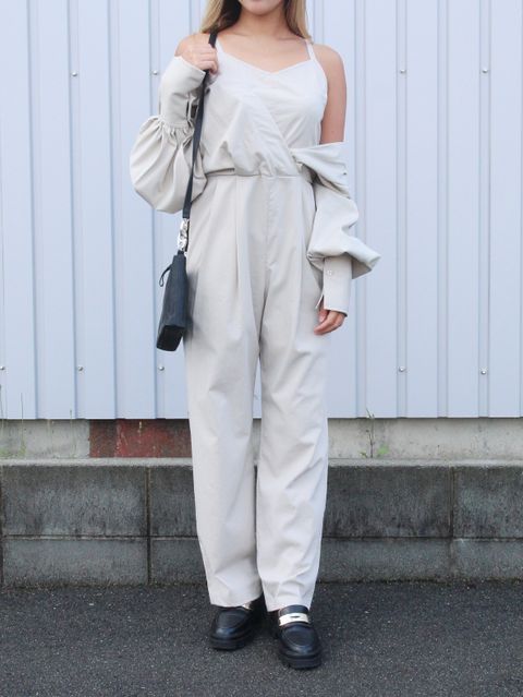 女性らしいデザイン CLANEのカシュクールオールインワン