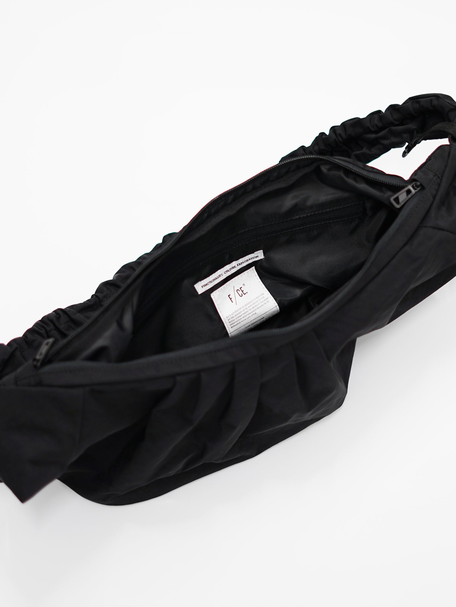 テクスチャード ツイル ボディバッグ  / TEXTURED TWILL BODY BAG （BLACK)