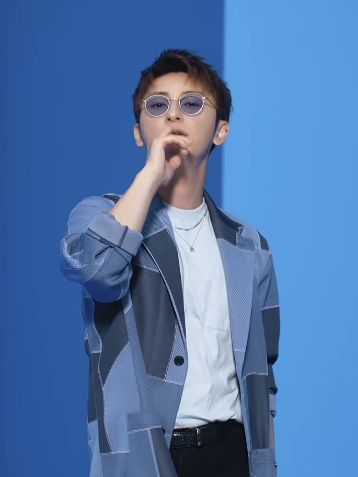 AAA 與 真司郎 着用