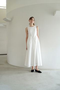 クロセット ライン アーチフレア ワンピース - CORSET LINE ARCH FLARE ONEPIECE - WHITE