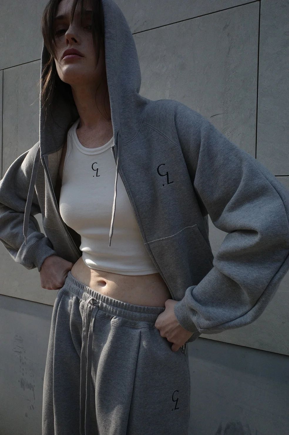【3色展開】 フルジップフーディー - LOGO COMPACT ZIP UP HOODIE
