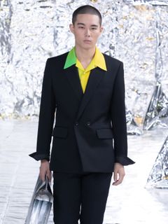 程よくエッジの効いたYUKI HASHIMOTOのセットアップコーデ