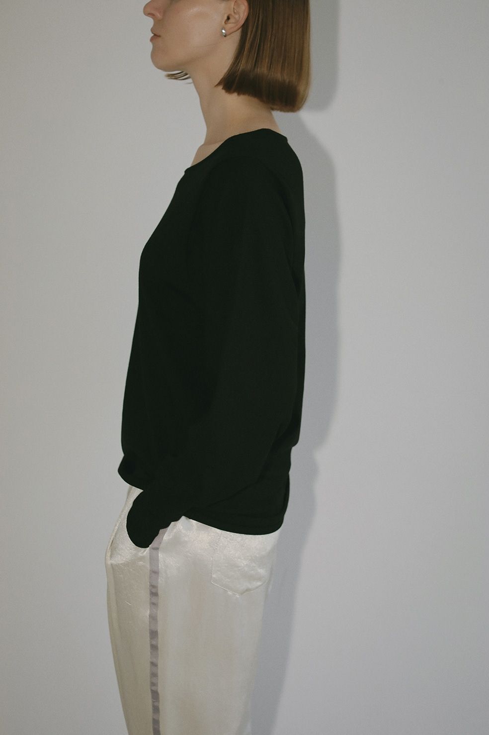 ハイゲージニット - CURVE NECK KNIT TOPS - BLACK