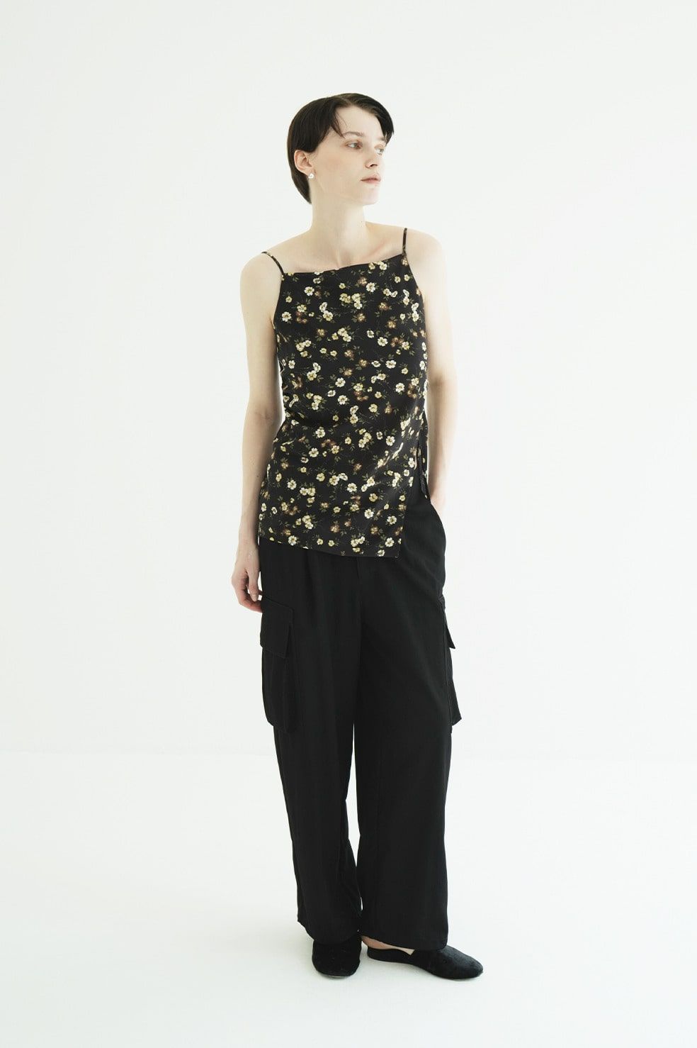 カーゴパンツ - LOW WAIST POCKET CARGO PANTS (BLACK)