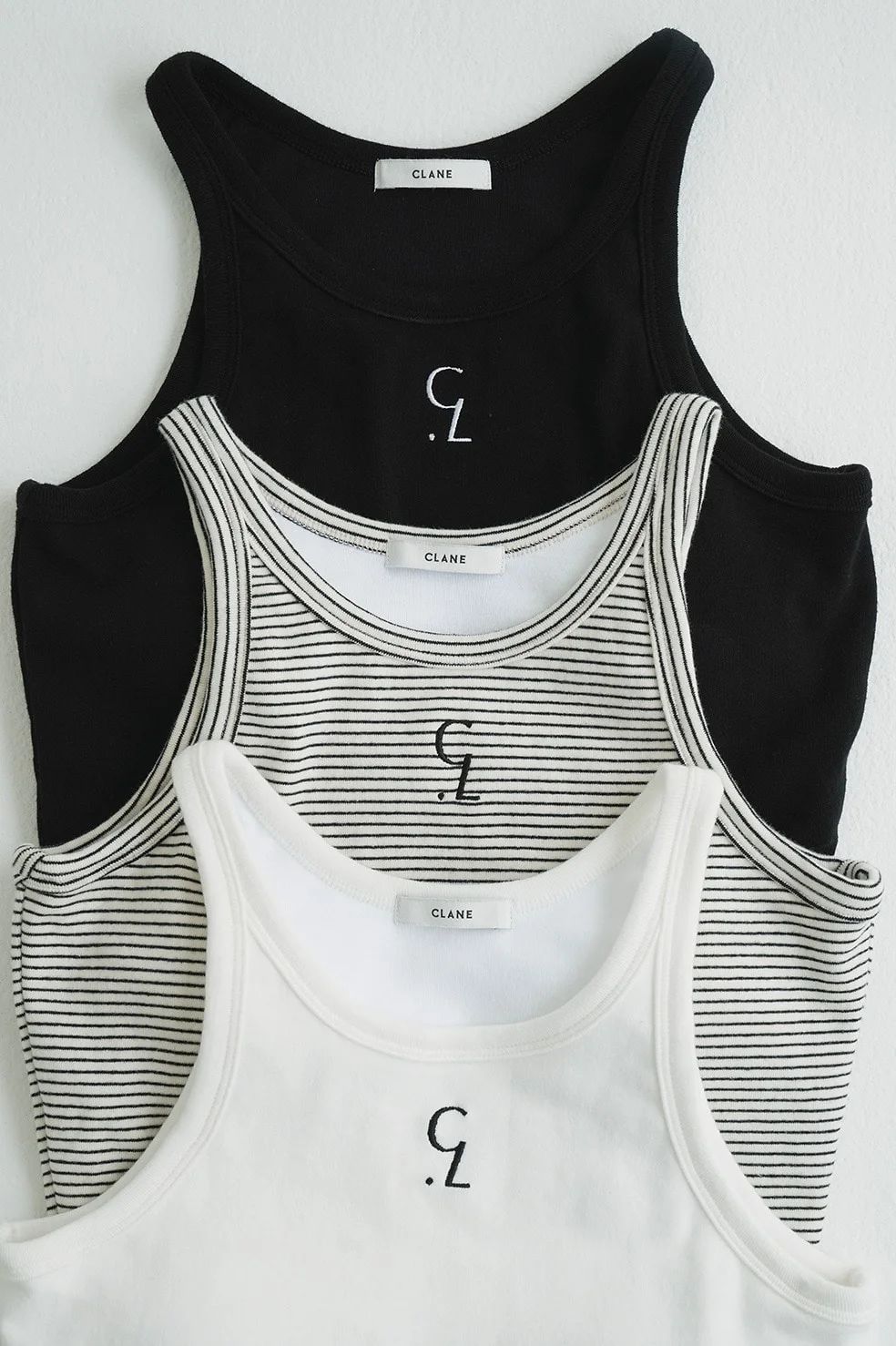 CLANE - 【3色展開】 LOGO SLIM TANK TOPS - ロゴタンクトップ