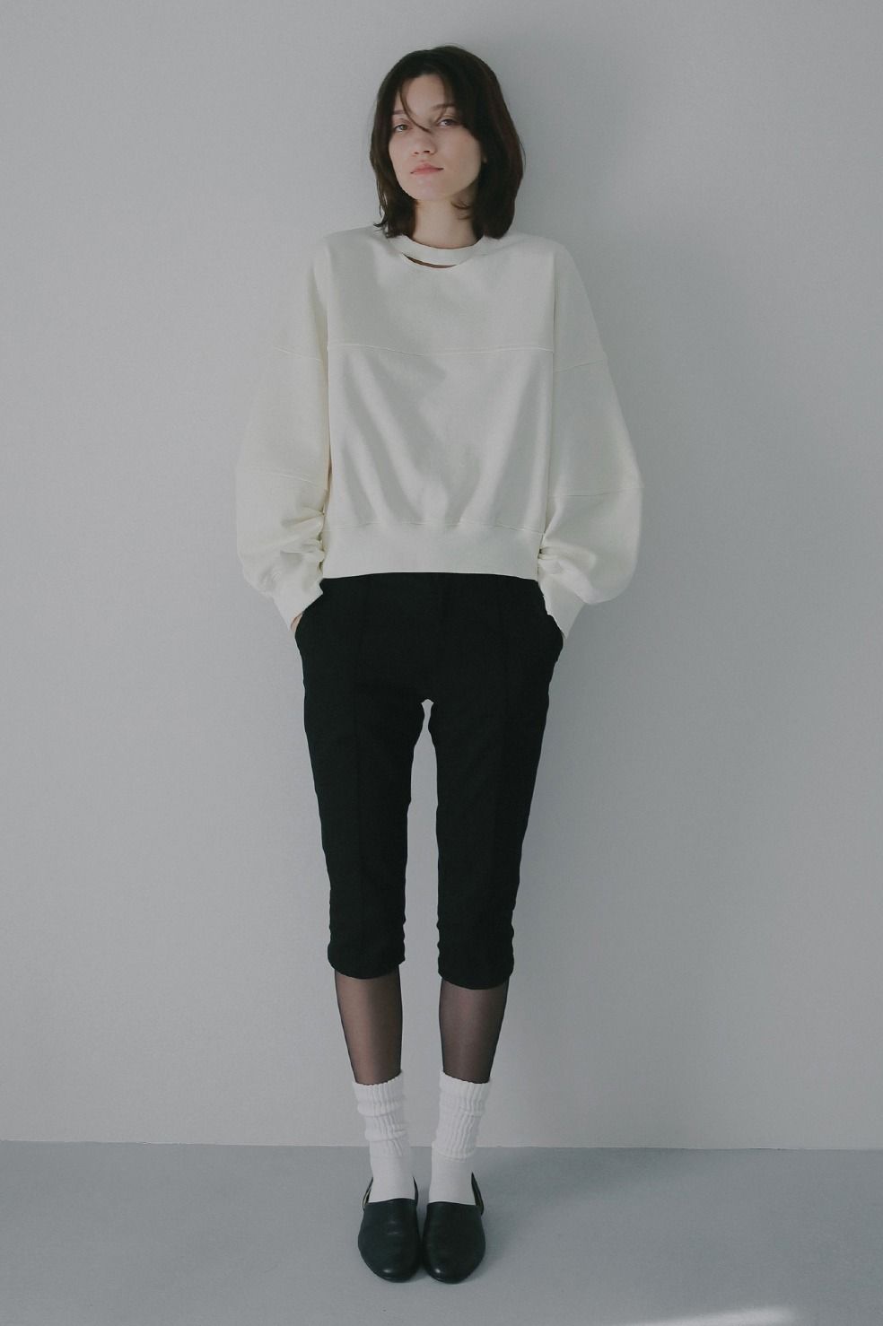 ネックデザインスウェット - MOON SLIT SWEAT TOPS (WHITE)