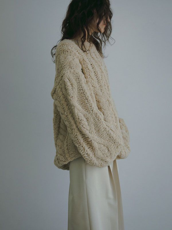 フェザーヤーンケーブルハンドニットプルオーバー - BEIGE