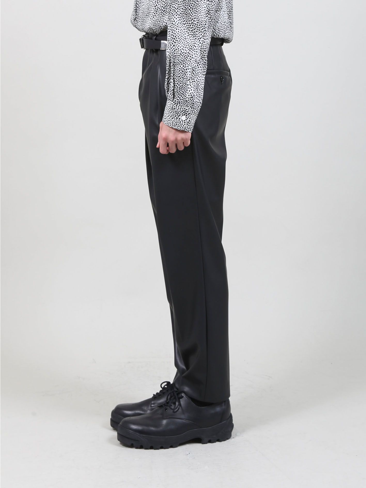 フェイクレザー2タックパンツ -  Faux Leather 2 Tuck Pants - BLACK