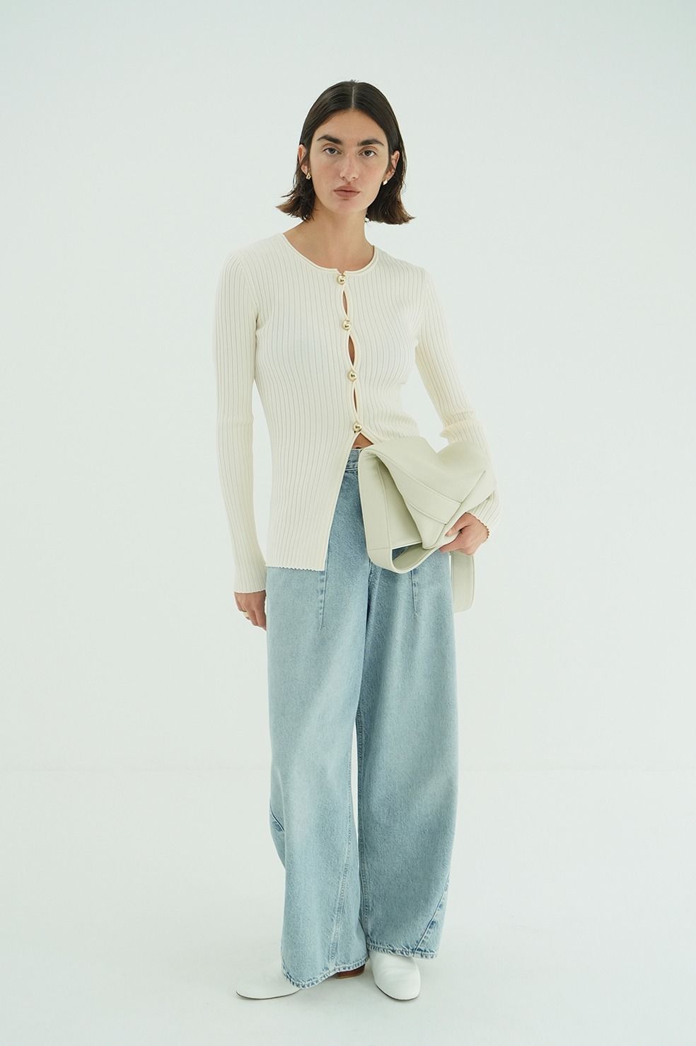 ダブルフェイスニットトップス - W FACE GOLD BUTTON KNIT TOPS (IVORY)