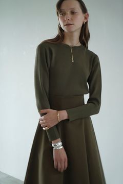 CLANEのベーシックシリーズをベースにした秋コーデ