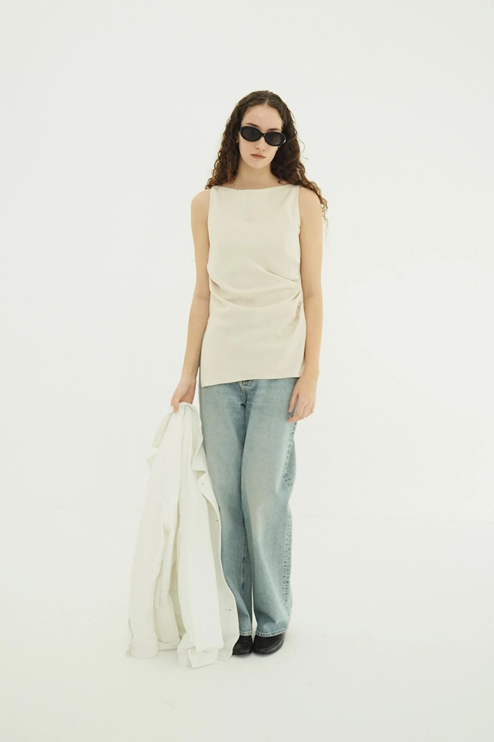 サテンドレープトップス - SATIN DRAPE TOPS (BEIGE)