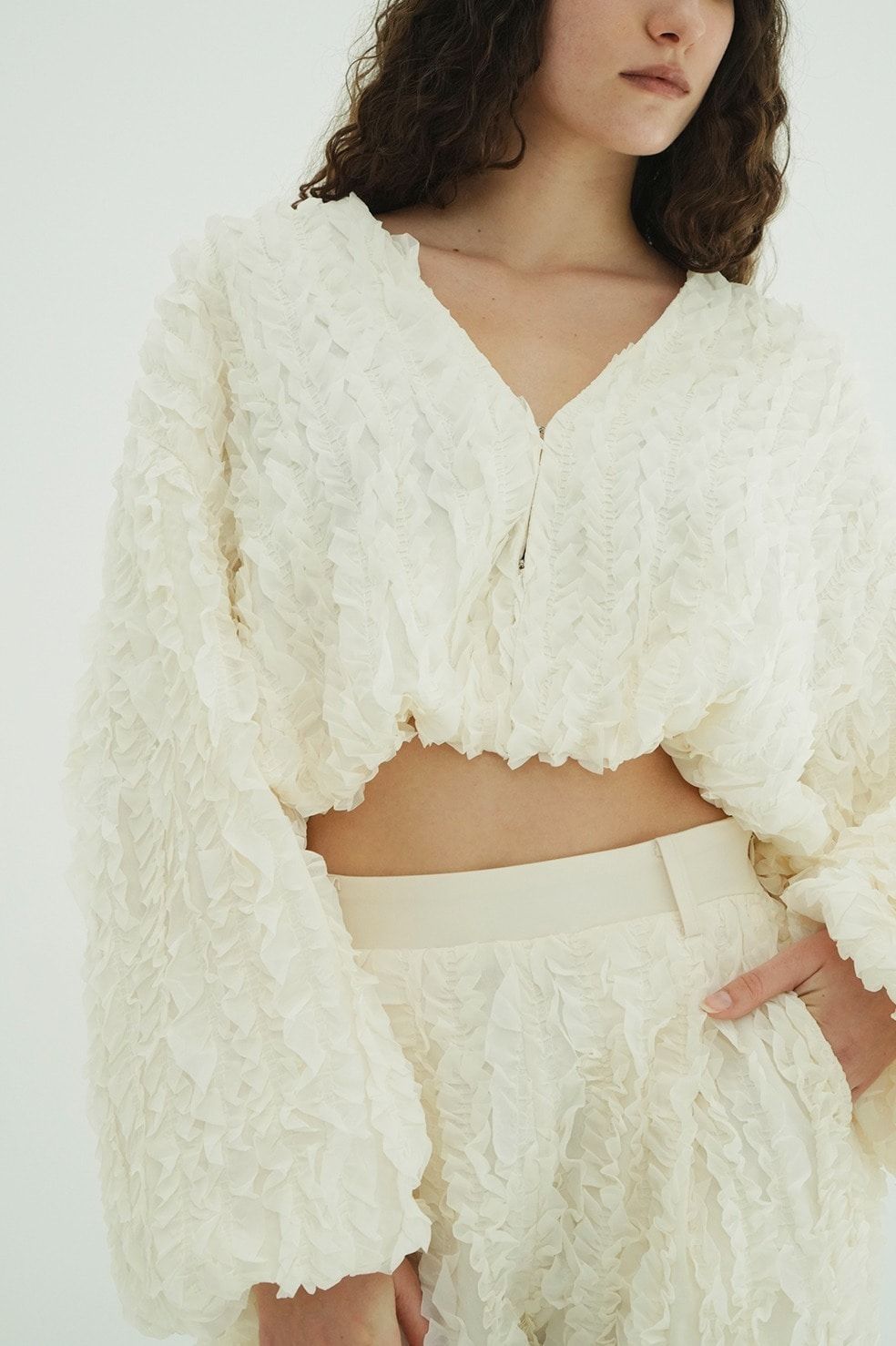 フリルボレロ - TOPSTITCHED FRILL BOLERO (IVORY)