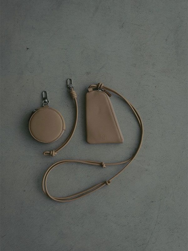 レザーコードマルチポーチ (BEIGE）