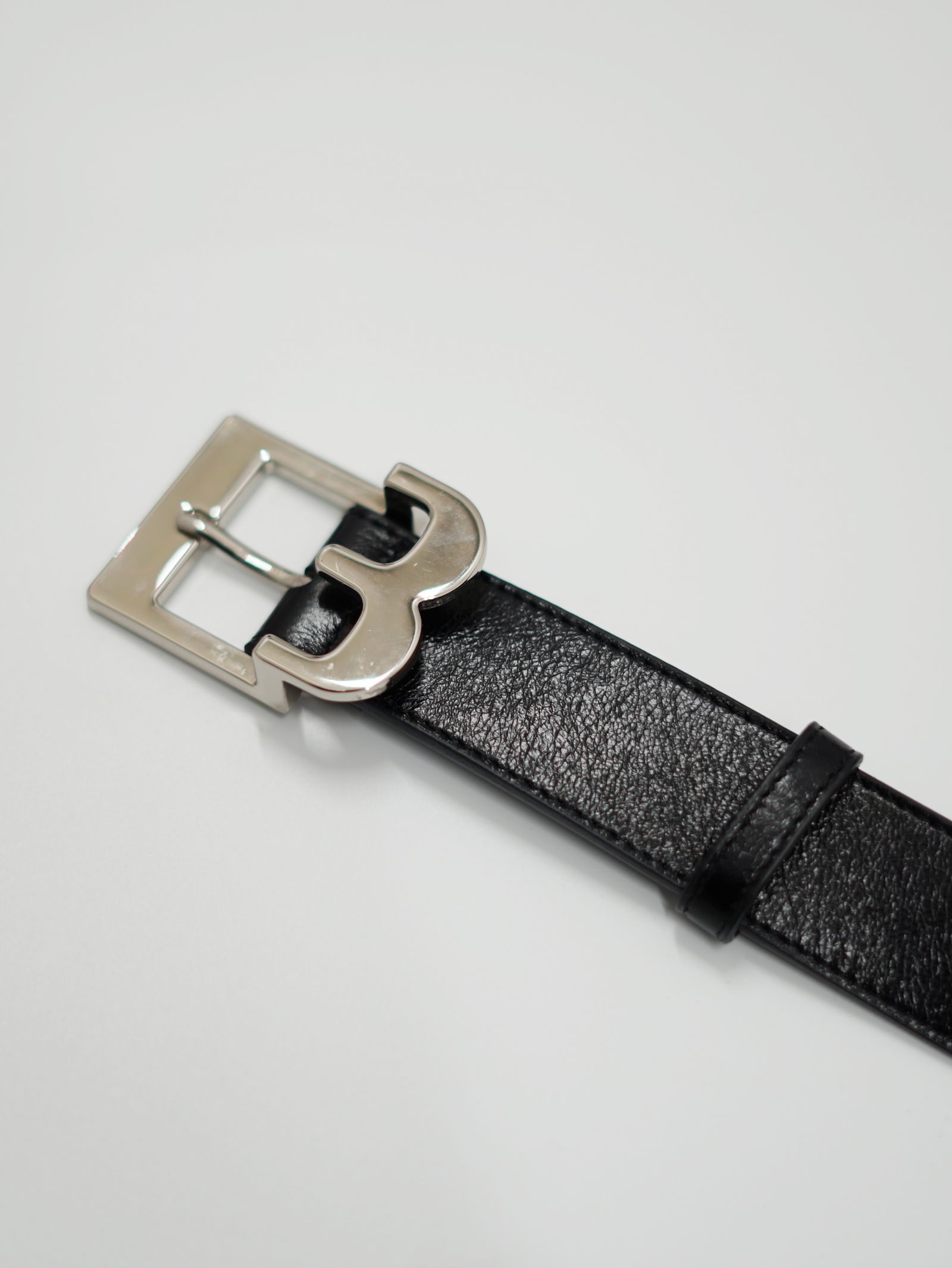 ”B”バックル レザー ベルト  -  BLACK × SILVER