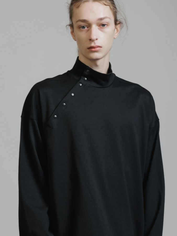 斜めヘンリーティーシャツ  - DIAGONAL HENRY NECK T-SHIRT BLACK