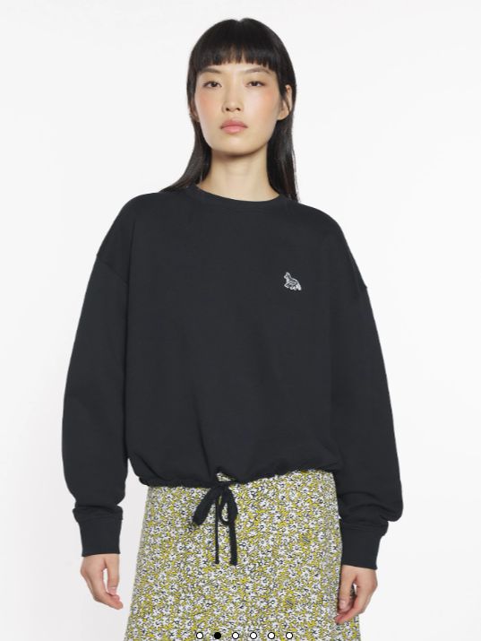 【レディース】 ベイビー フォックス パッチ ドローストリング コンフォート スウェットシャツ - BLACK