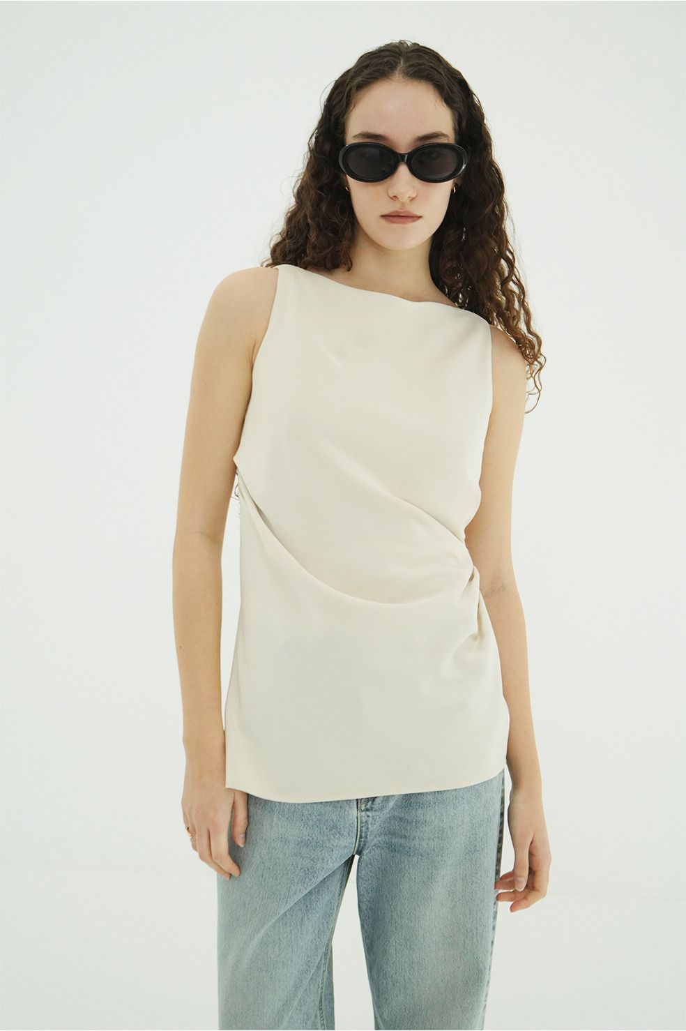 サテンドレープトップス - SATIN DRAPE TOPS (BEIGE)