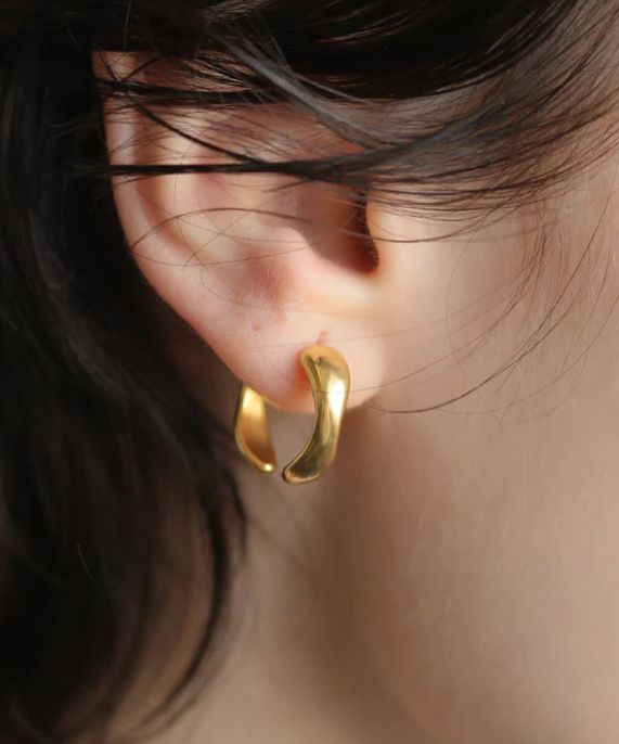 【両耳用】ワープピアス GD ゴールド シンプル デザイン ユニセックス アクセサリー