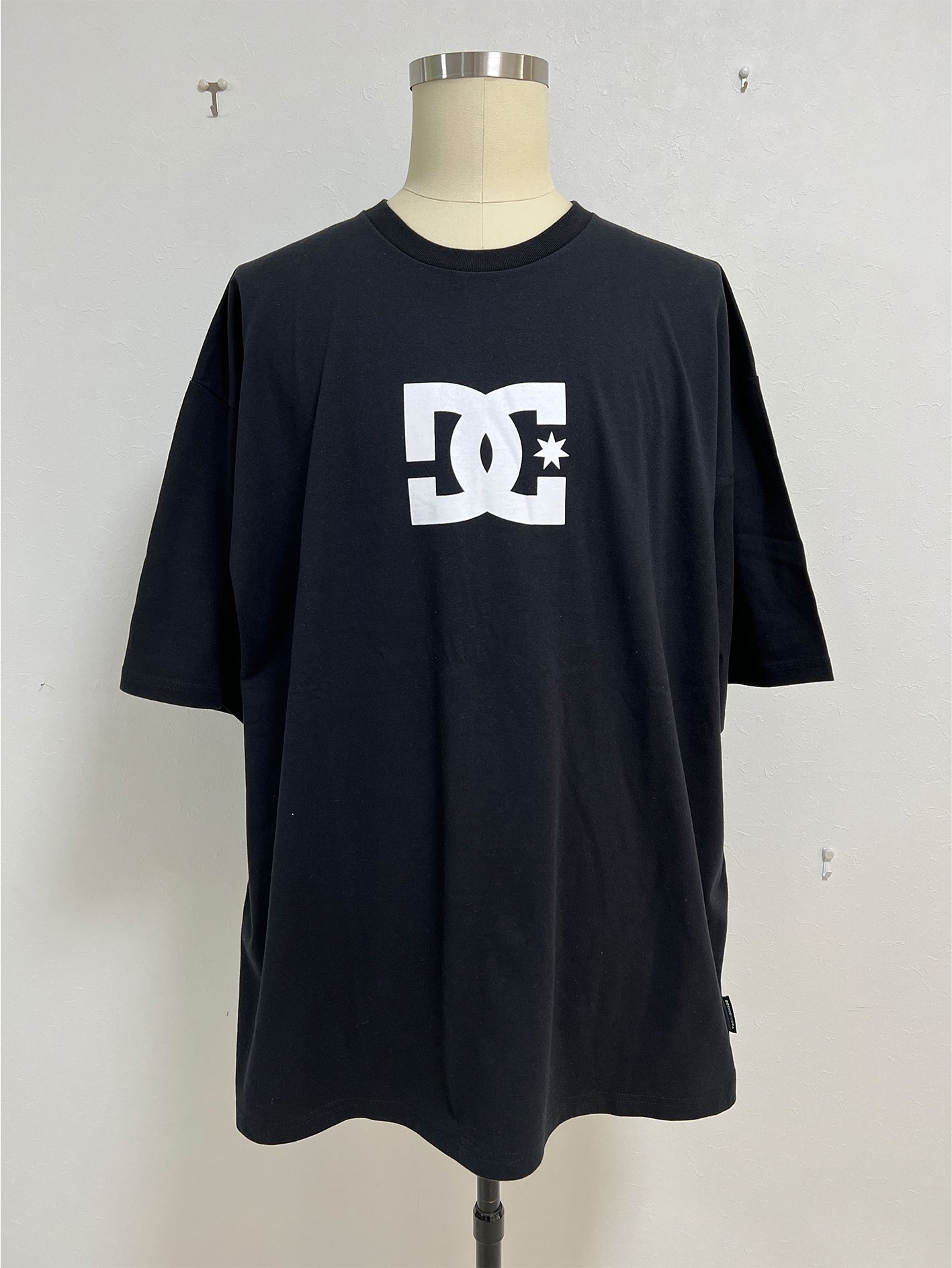 SHORT SLEEVE WIDE TEE COLLAB WITH DC SHOES JOKER - BLACK